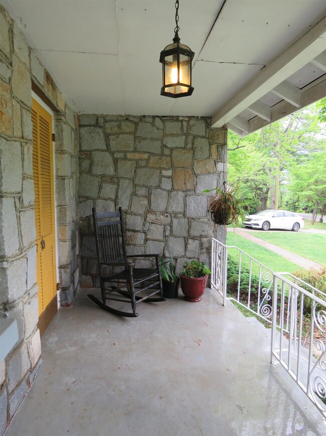 Building Photo - 1207 N Parker Rd