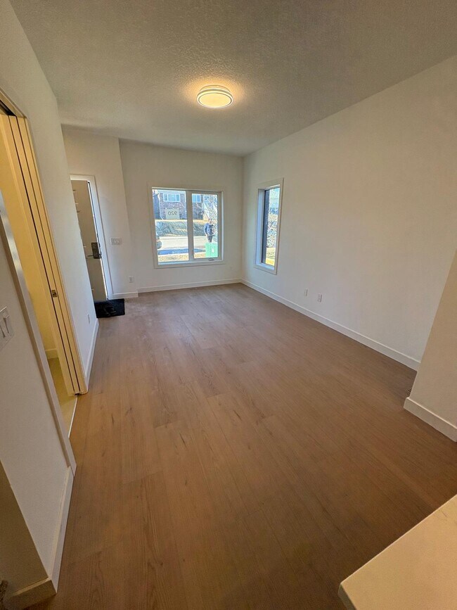 Photo du bâtiment - 3 Bed 2.5 Bath Unit in Calgary, AB