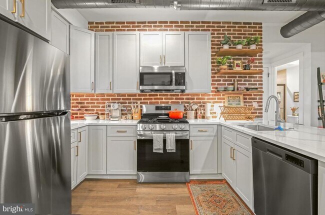 Building Photo - 2401 Frankford Ave