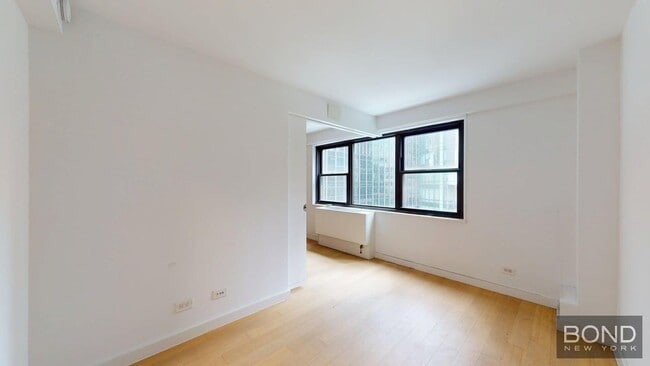 Building Photo - 222 E 39th St