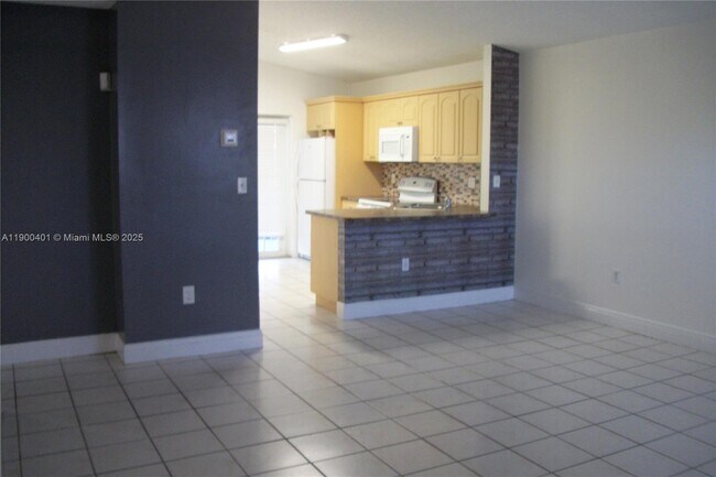 Foto del edificio - 9307 NW 121st St