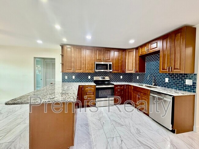 Foto del edificio - 2014 Pinehurst Dr