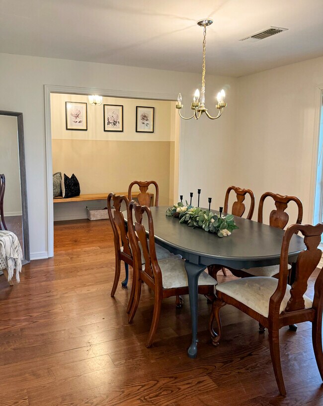 Foto del edificio - Parkwood Blvd.