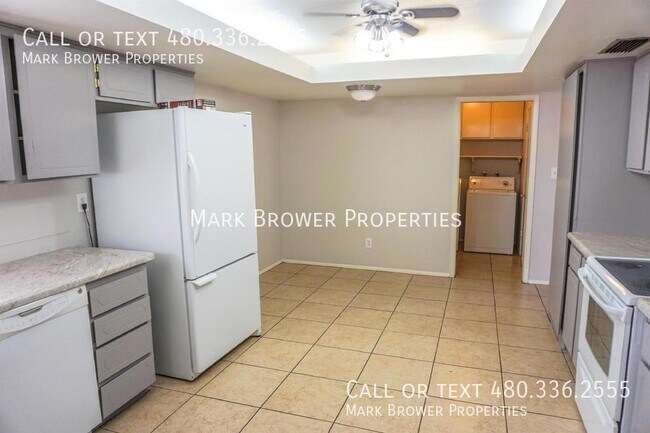 Building Photo - 910 E La Jolla Dr
