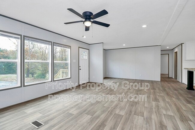 Building Photo - 112 Maudie Ln