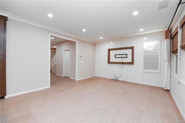 Building Photo - 51 Wildvine