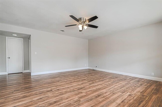 Building Photo - 8430 Round Rock Dr