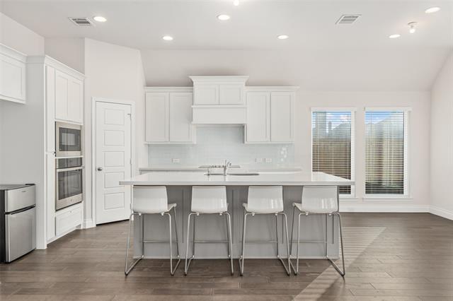 Building Photo - 1601 Red Rose Trl