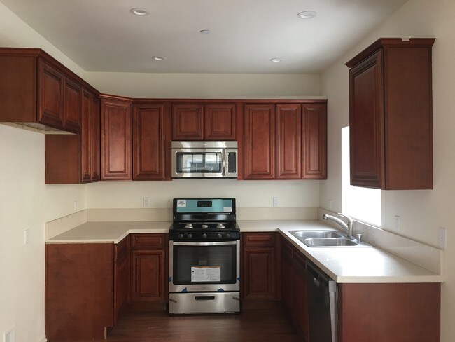 Interior Photo - 808 N Garfield Ave