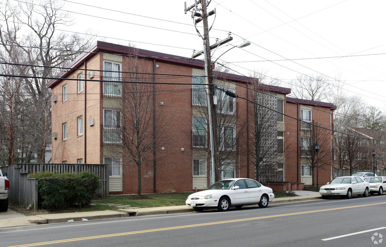 Building Photo - 720 W Glebe Rd
