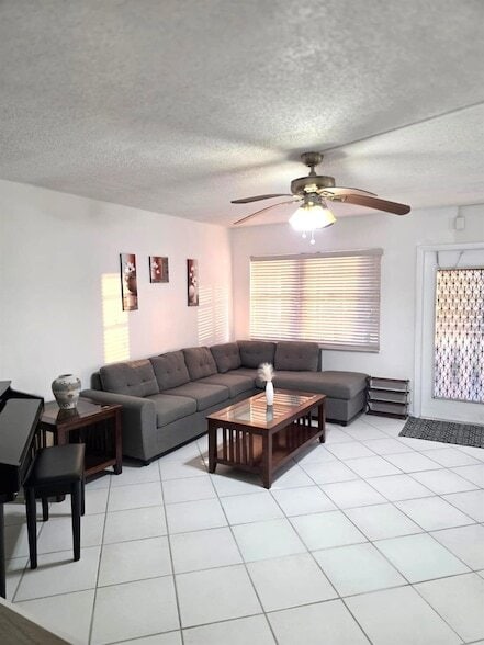 Building Photo - 3028 Harwood D