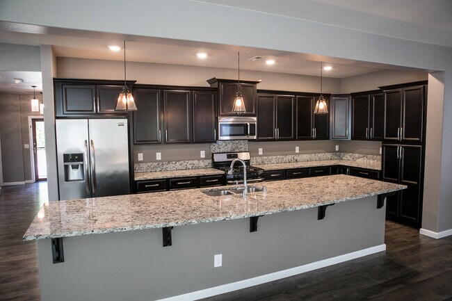 Building Photo - 4085 Cameron Ln NE