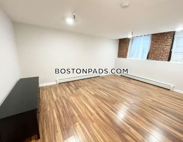 Building Photo - 39 Hemenway St