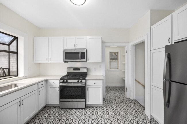 Kitchen - 1961 Prospect Ave SE