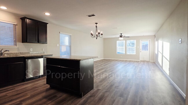 Foto del edificio - 824 Rivers Creek Ln