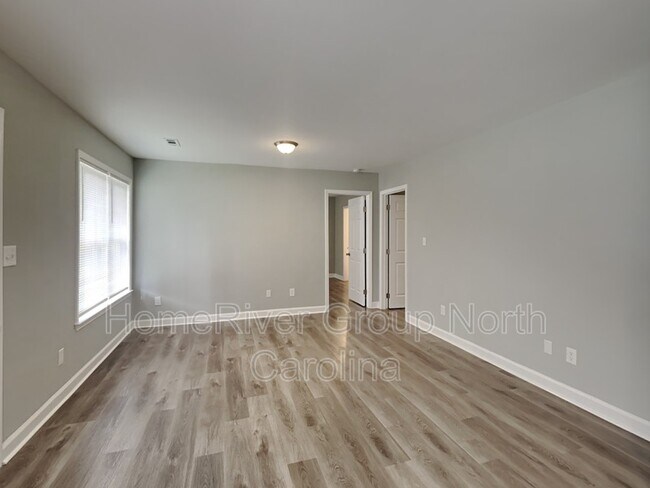 Building Photo - 611 Martin St