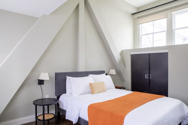 Foto del edificio - 225 E Michigan St