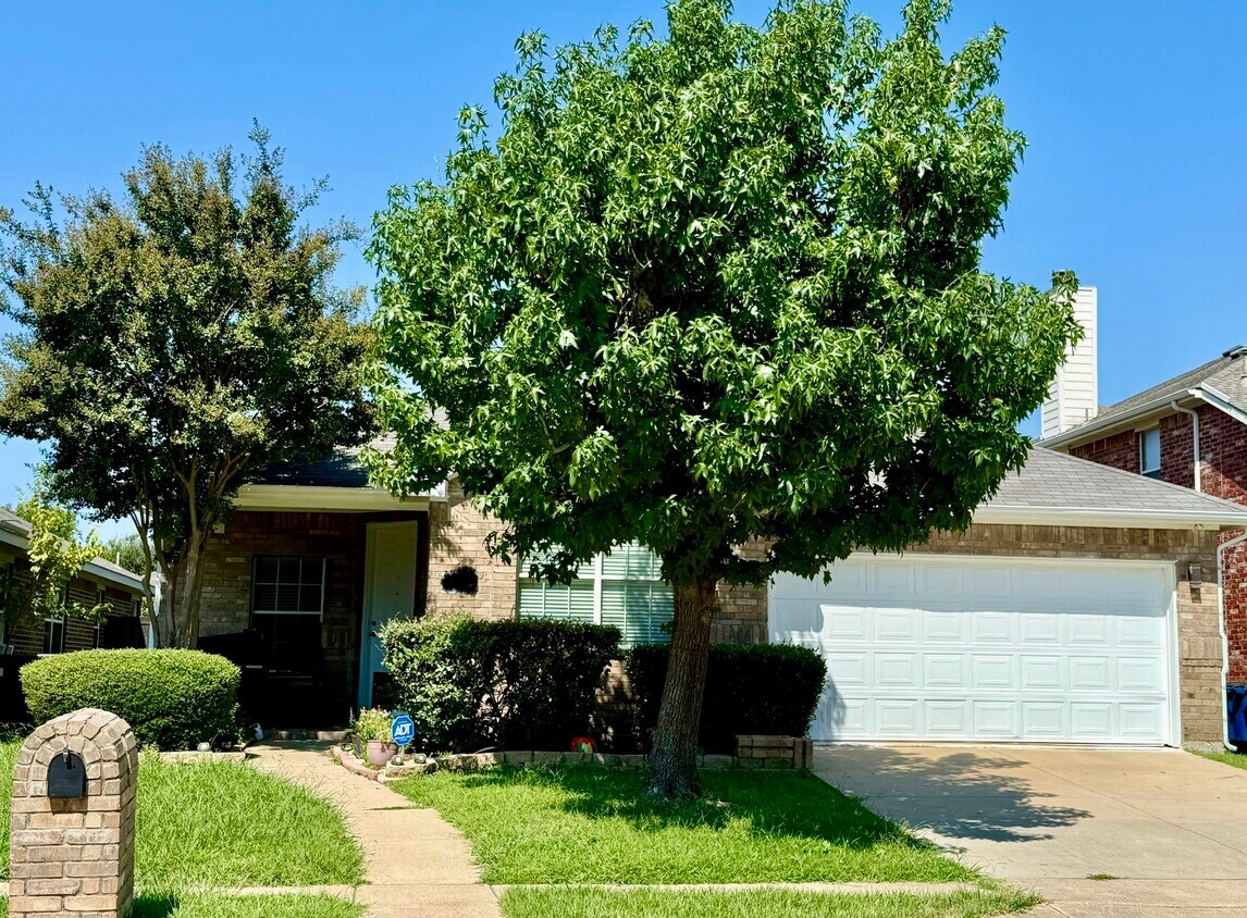 Foto principal - 4515 Sawgrass Dr