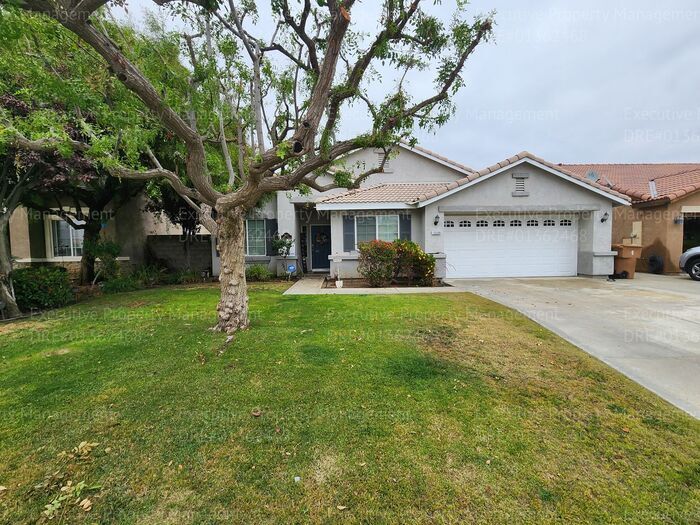 Primary Photo - Spacious 4 bedroom 2 bathroom home located...