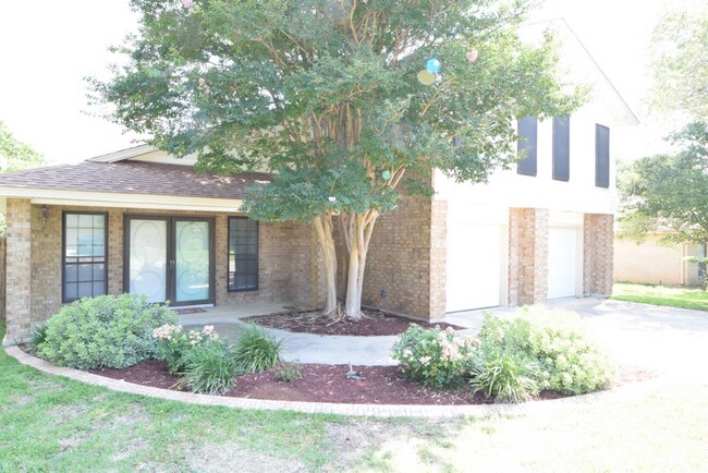 Building Photo - 601 Pondview Dr