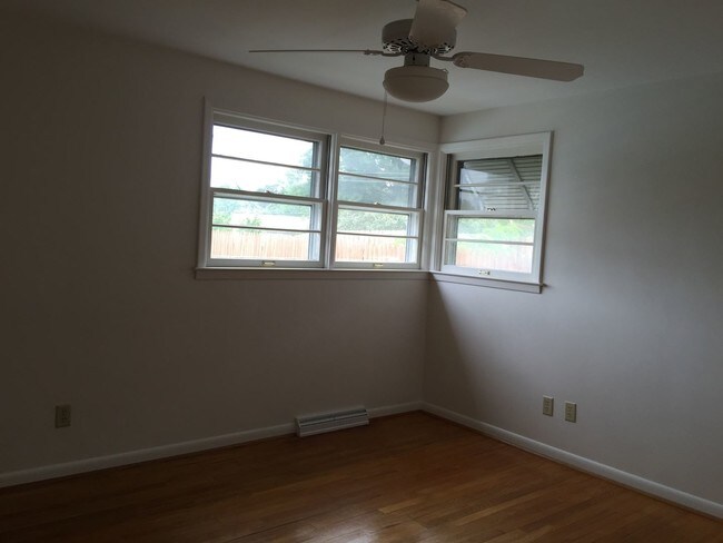 Building Photo - 3 br, 1.5 bath House - 2565 AUBURN ROAD