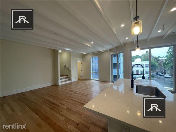Building Photo - 3 bedroom in Brookline MA 02445