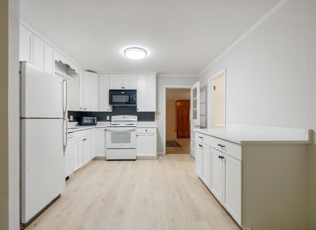 Foto del edificio - 705 Shady Lawn Rd