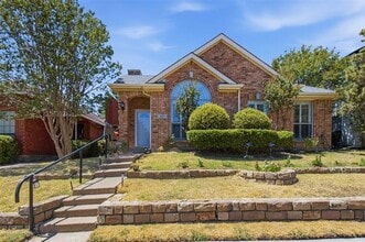 Building Photo - 923 Newport Dr