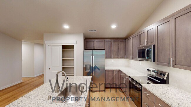 Building Photo - 637 Kingbird Ct