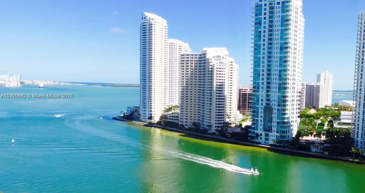 Primary Photo - 300 S Biscayne Blvd