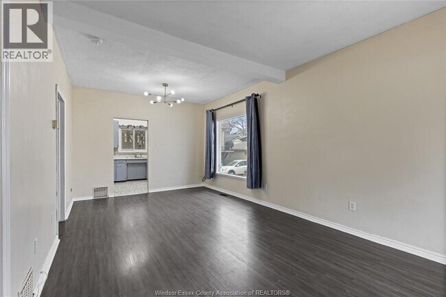 Photo du bâtiment - 3168 Wyandotte St W