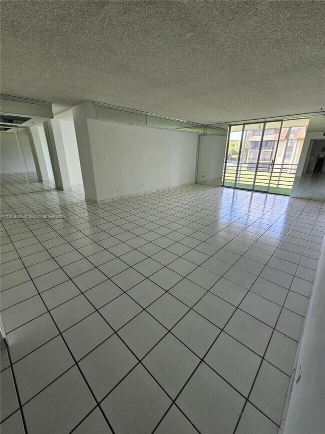 Foto del edificio - 447 NE 195th St