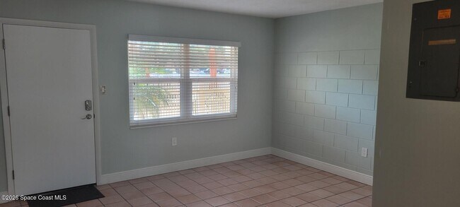 Foto del edificio - 7801 Ridgewood Ave