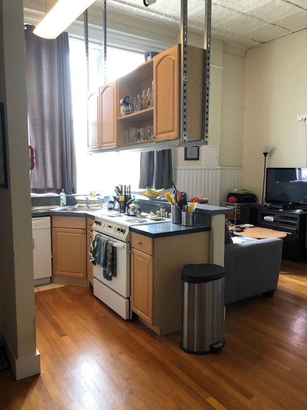 Primary Photo - 320 N 25th St