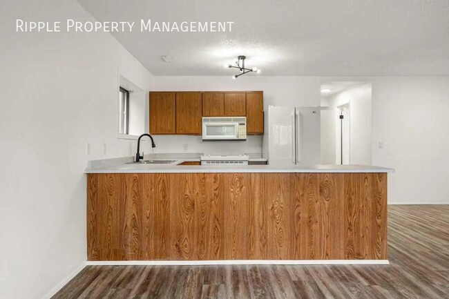 Building Photo - FIRST MONTH FREE! WONDERFUL 2 BEDS/ 1 BATH...