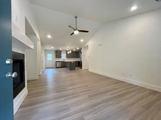 Foto del edificio - 18 Dinsmoore Ln