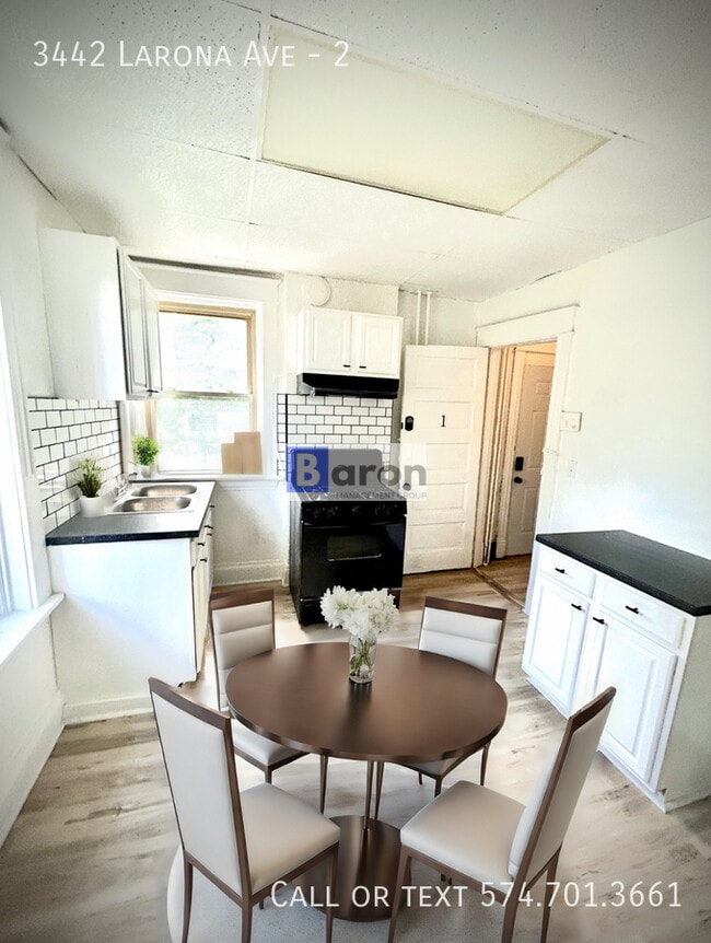 Foto del edificio - 3442 Larona Ave