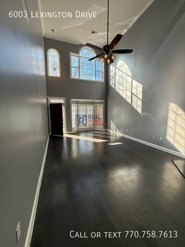 Foto del edificio - 6003 Lexington Dr