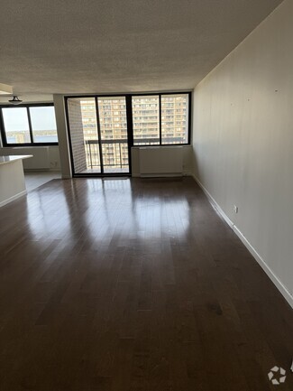 Building Photo - 1 Bay Club Dr