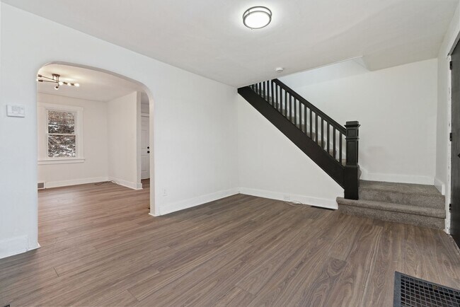 Foto del edificio - 7700-7704 Stanton Avenue