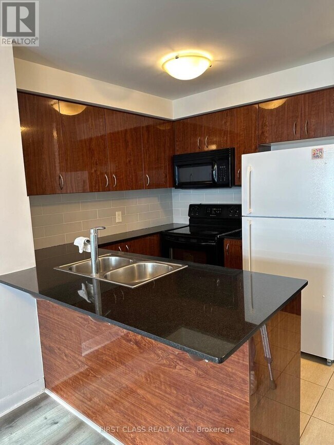 Building Photo - 5793 Yonge St