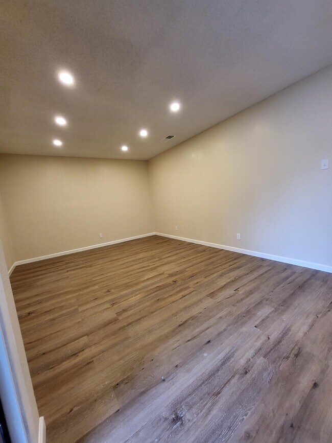 Building Photo - 208 Margarita Dr