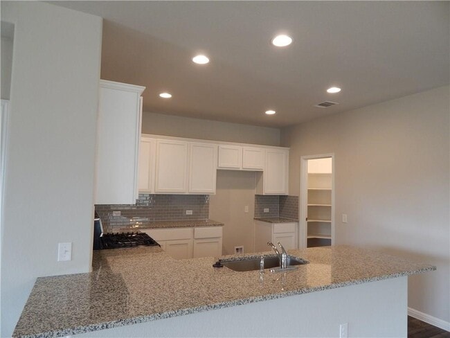 Building Photo - 1504 Fort Dessau Rd