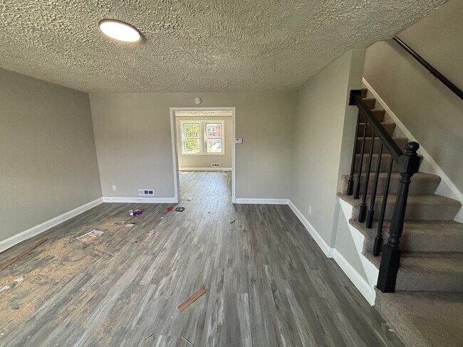 Foto del edificio - 3 Bedroom 2 Bathrooms, 21213
