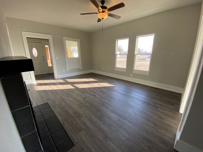 Building Photo - 3 Bedroom House Available in OKC