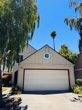 Building Photo - 2056 Santa Rita St