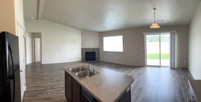 Building Photo - 1623