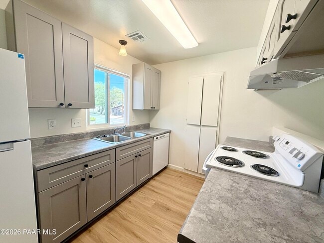 Foto del edificio - 564 Lincoln Ave