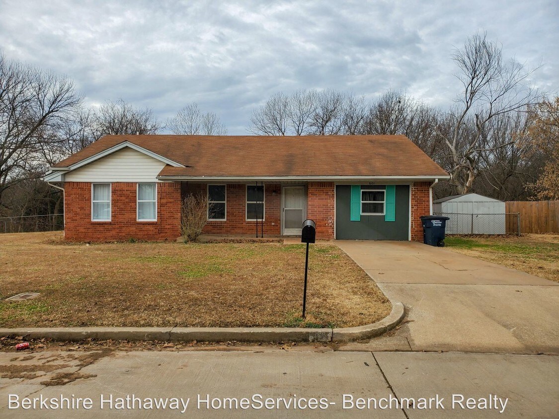 Primary Photo - 3 br, 1 bath House - 601 Butler Drive