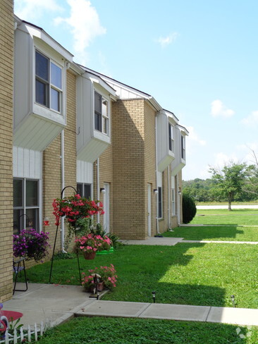 Building Photo - Dillsboro Townhomes